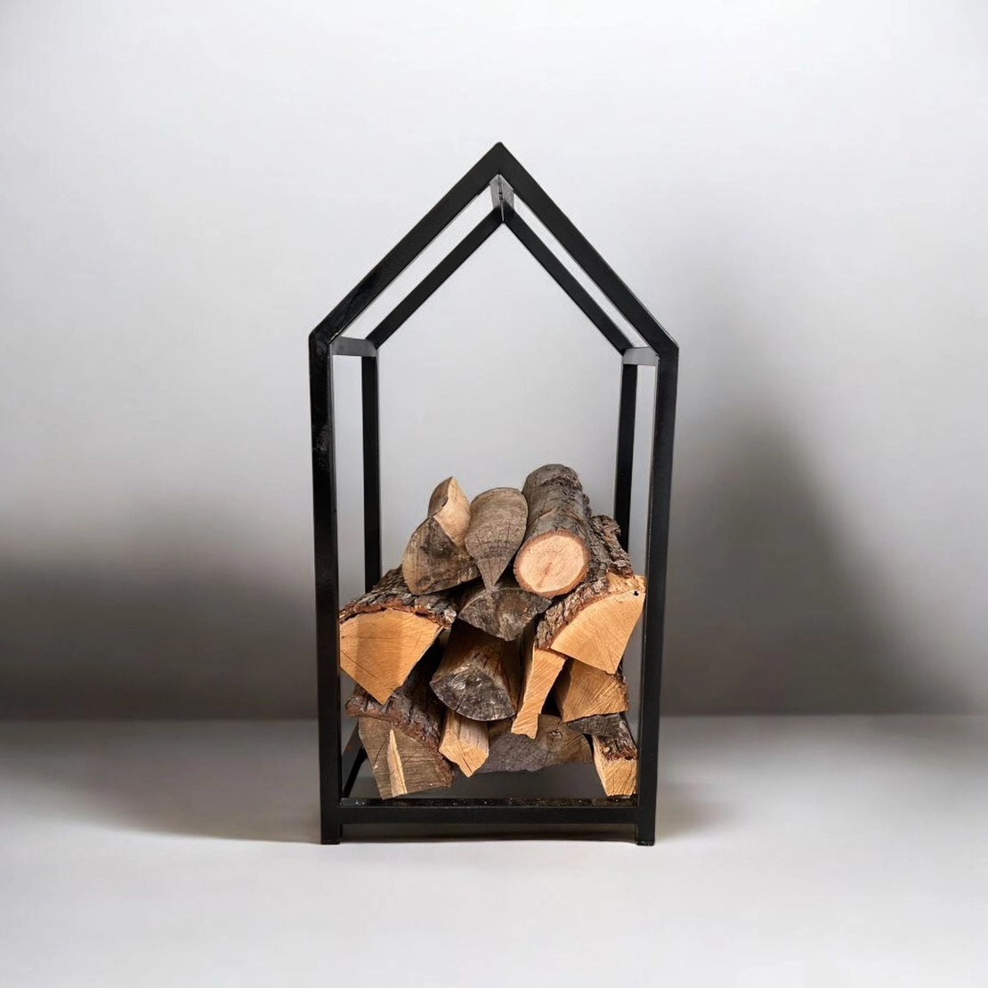 Дизайнерска стойка за дърва House– метална, черна, с форма на къща