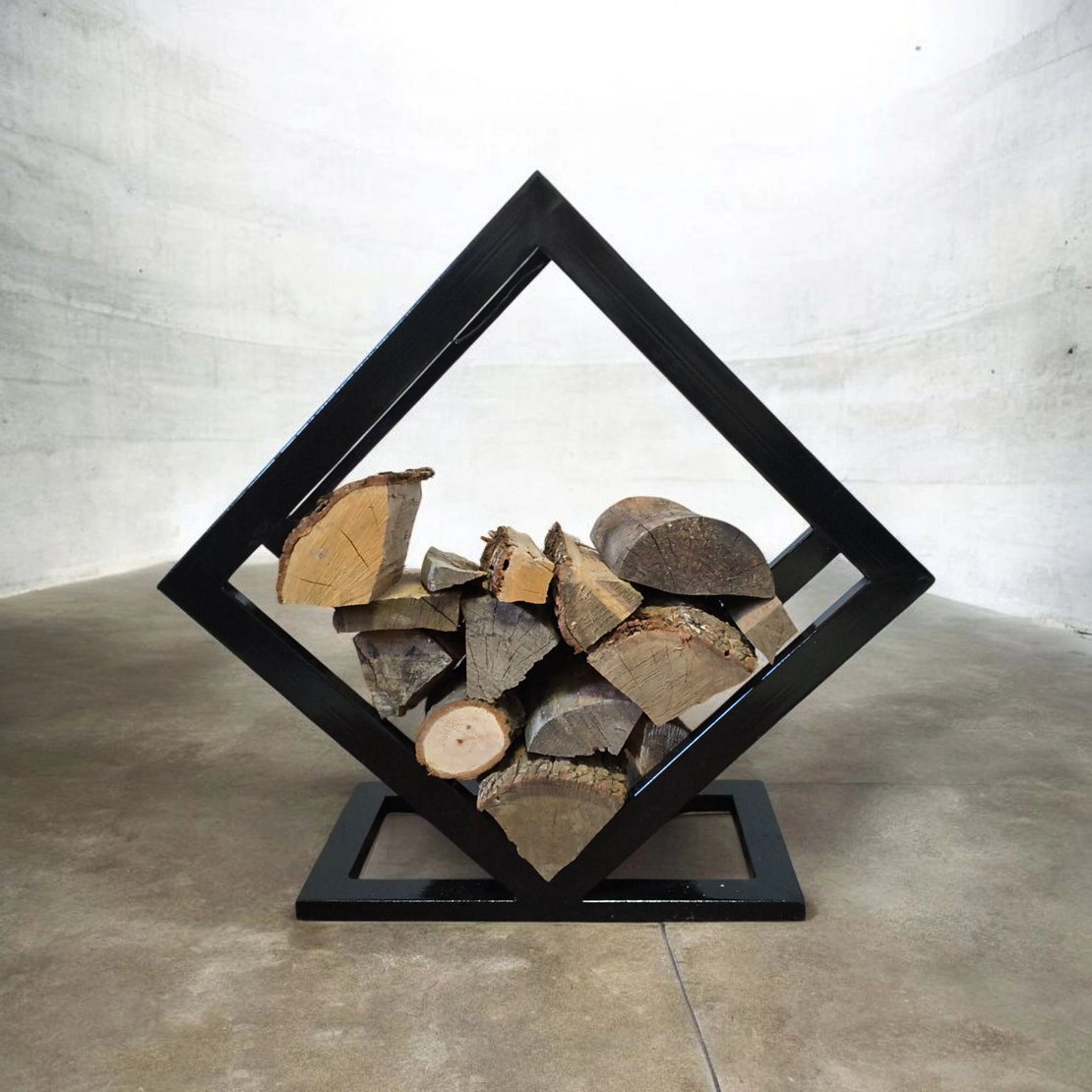 Стойка за дърва GeoFire– метална, дизайнерска, черна