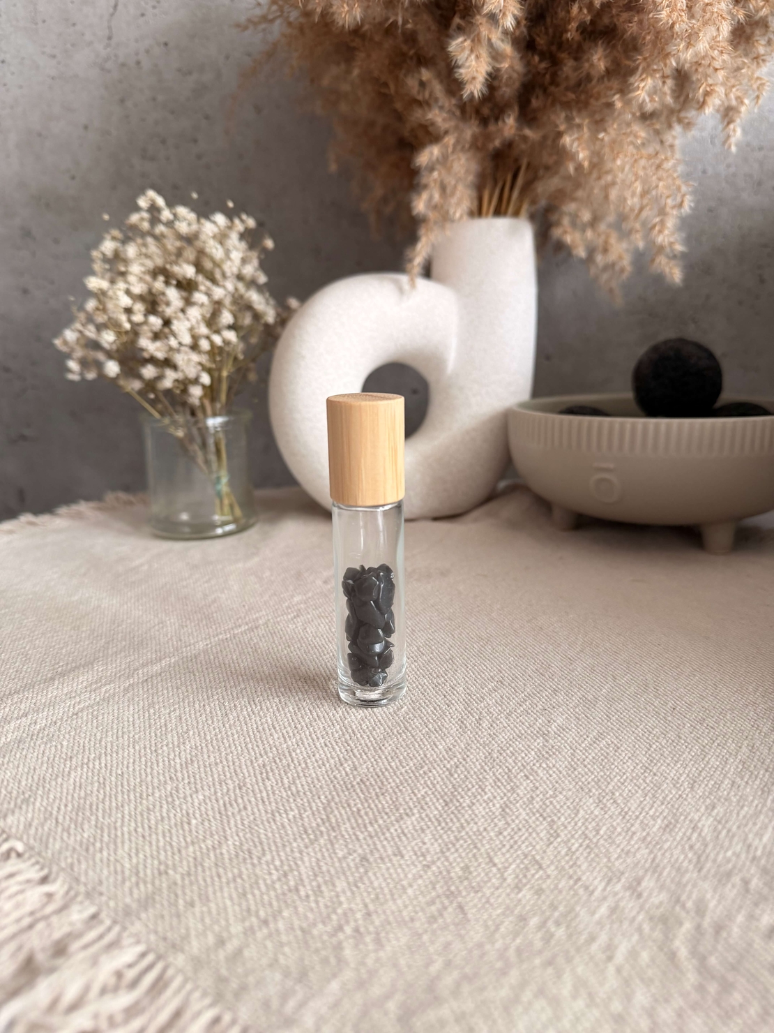 Рол-он бутилка с ролер от турмалин и скъпоценни камъни