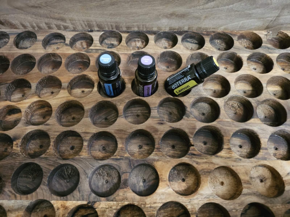 Масивен дървен куфар за етерични масла и цветни есенции 80 гнезда