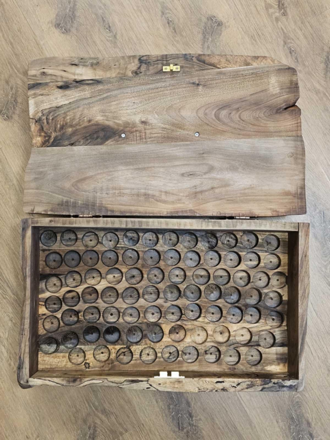 Масивен дървен куфар за етерични масла и цветни есенции 80 гнезда