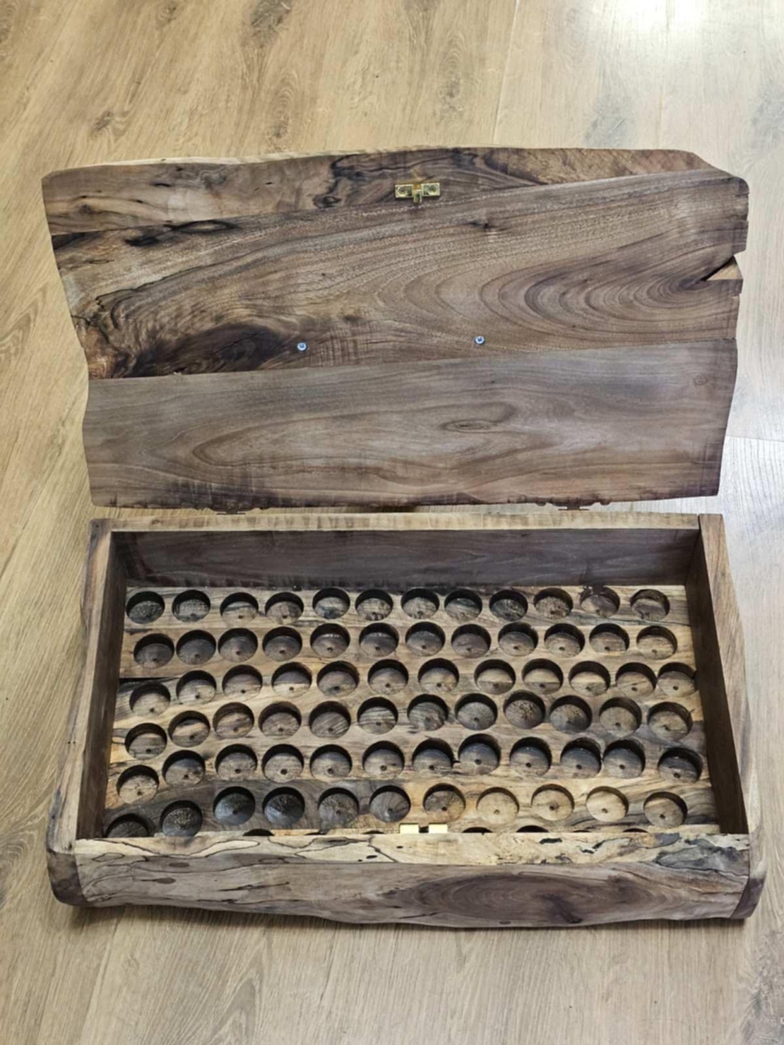 Масивен дървен куфар за етерични масла и цветни есенции 80 гнезда