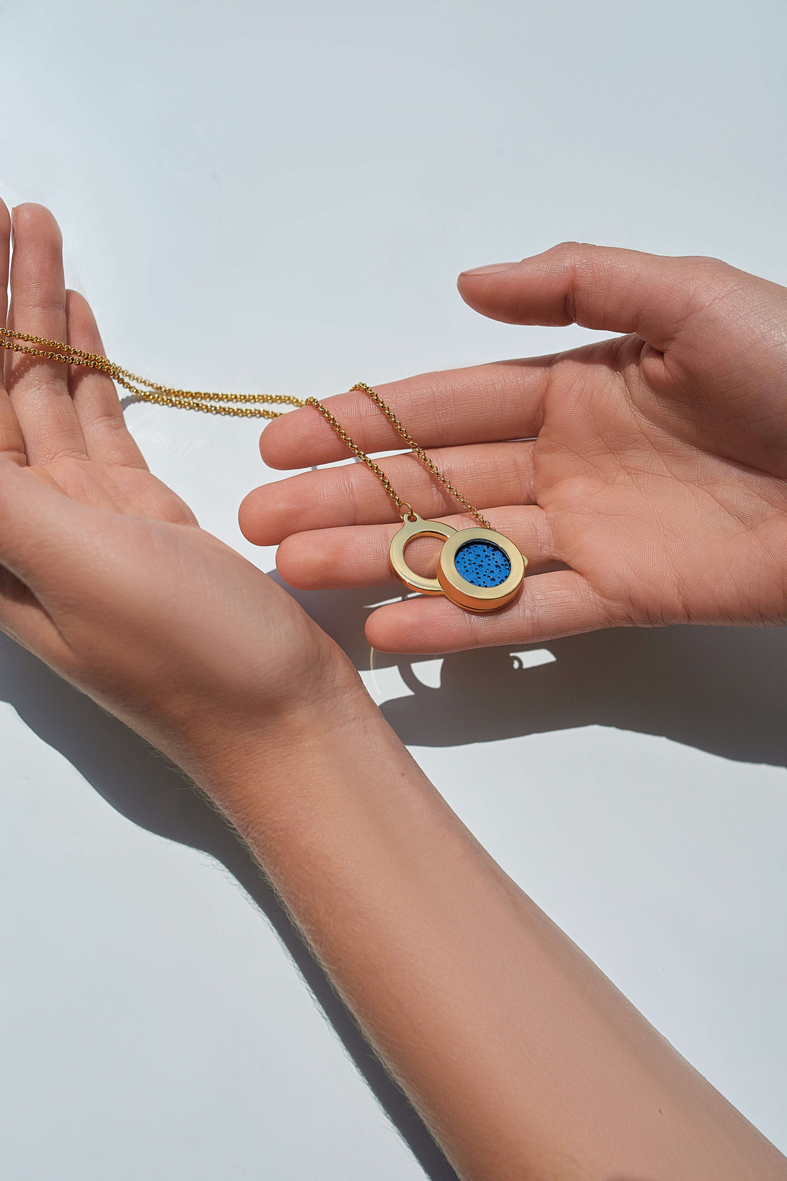 Eclipse - kолие с арома дифузер от 18-каратово злато