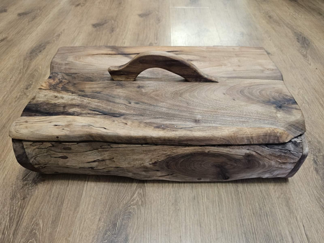 Масивен дървен куфар за етерични масла и цветни есенции 80 гнезда