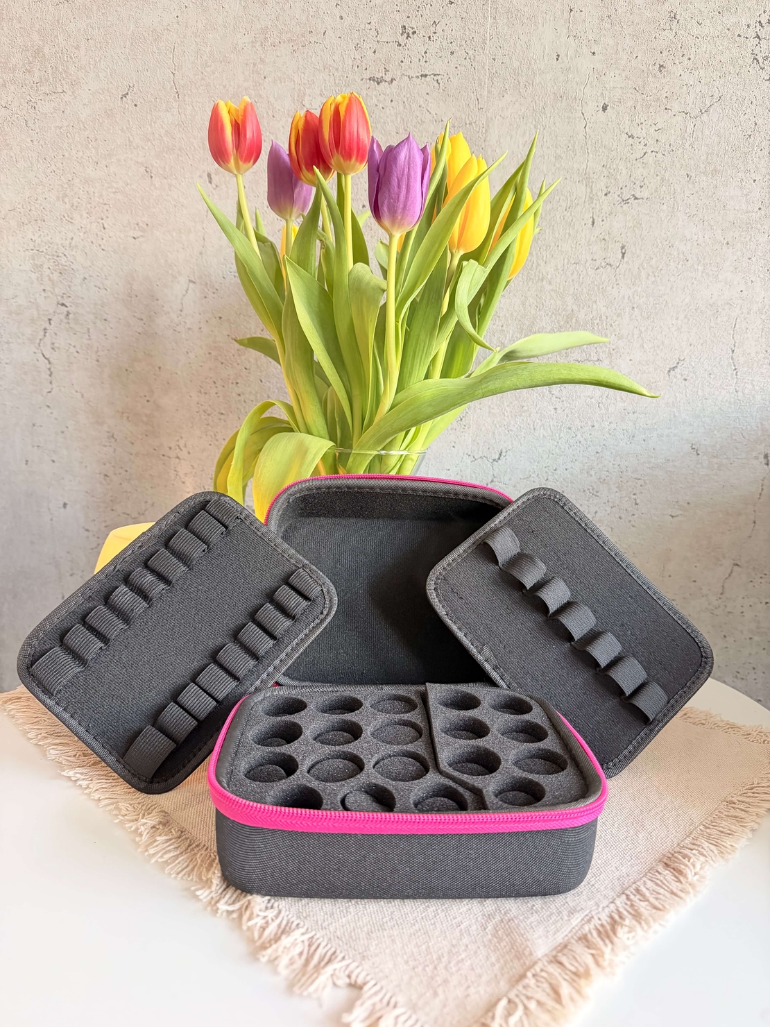 Комбиниран несесер с 19 основни слота и допълнителни вложки