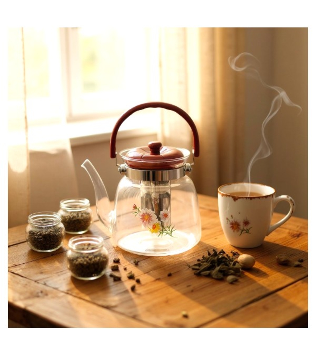 Стъклен чайник с цедка 1,4л