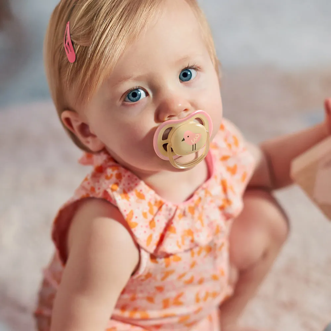 Philips AVENT SCF085/13 Комплект 2 Броя Ортодонтични Залъгалки Ultra Air 0-6м+ Декорация Череши и Птица в Кутия за Стерилизиране
