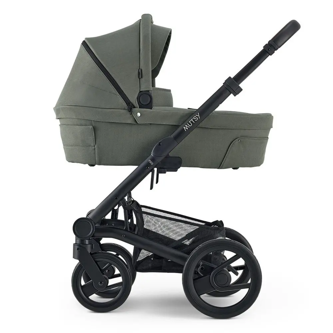 Mutsy NIO Sea Green Модулна детска количка 2 в 1 комплект с черно шаси със седалка и кош за новородено и кожени елементи