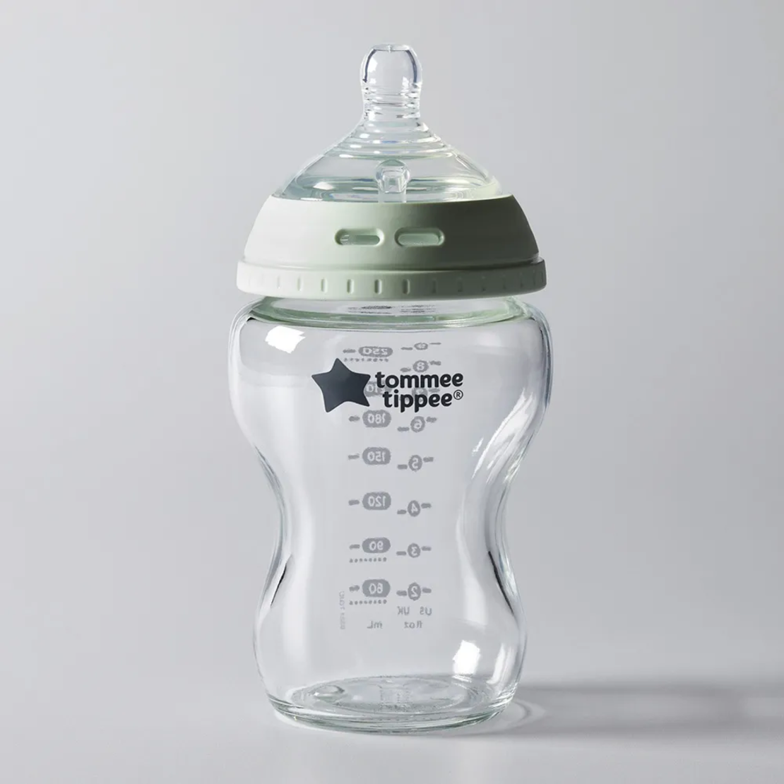Tommee Tippee Комплект за Хранене на Новородено с 3 броя Самостерилизиращи се Стъклени Шишета Natural Start