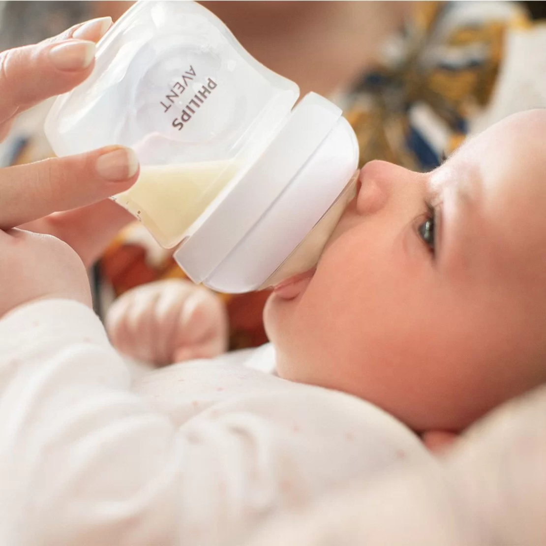 Philips AVENT SCY900/02 Комплект от 2 броя шишета за хранене Natural Response 125 мл с биберон без протичане Natural Response Поток 2 от 0м+