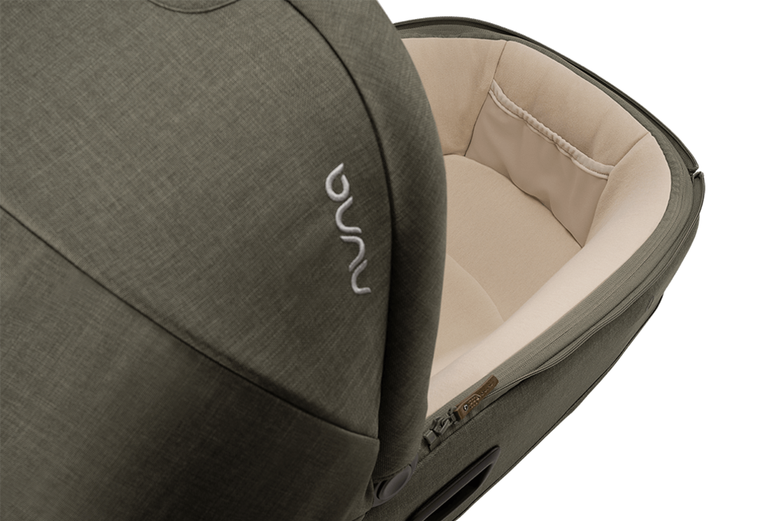 Nuna CARI Next Pine Кош за Новородено с Опция за Столче за Кола