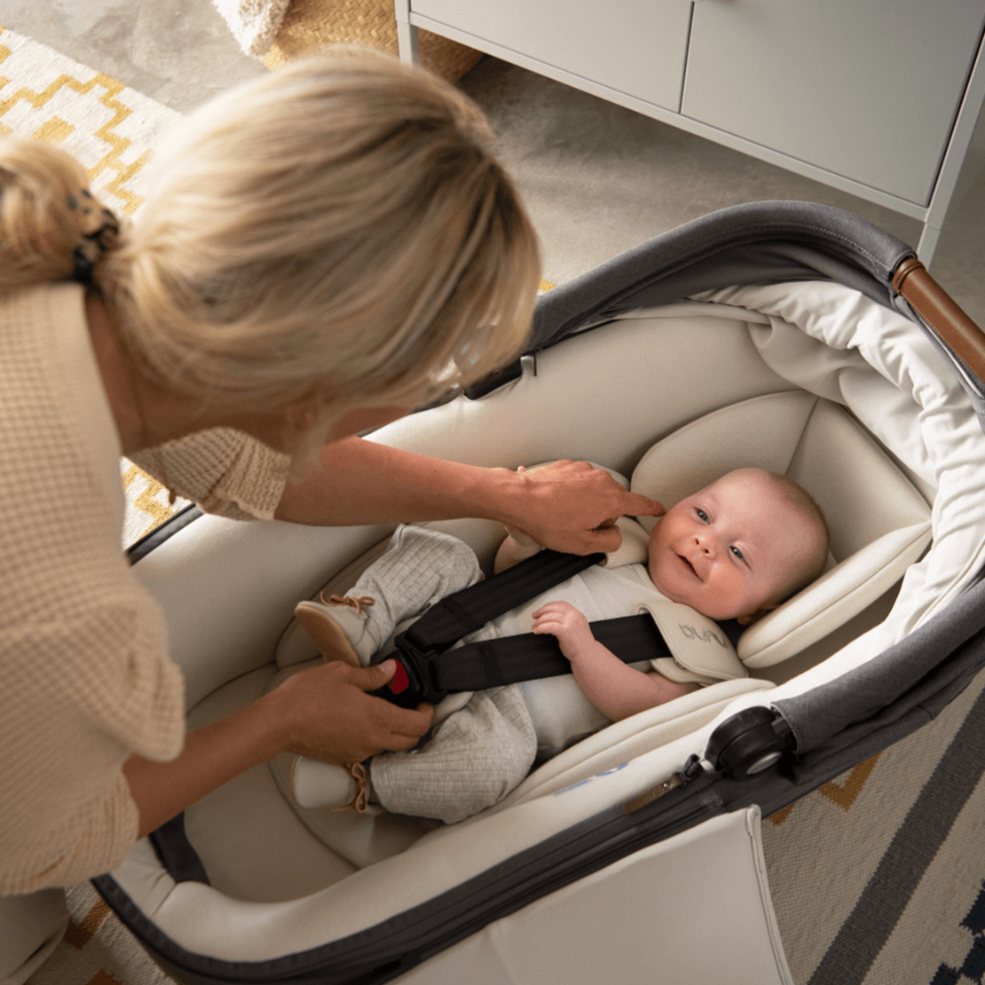 Nuna CARI Next Granite Кош за Новородено с Опция за Столче за Кола