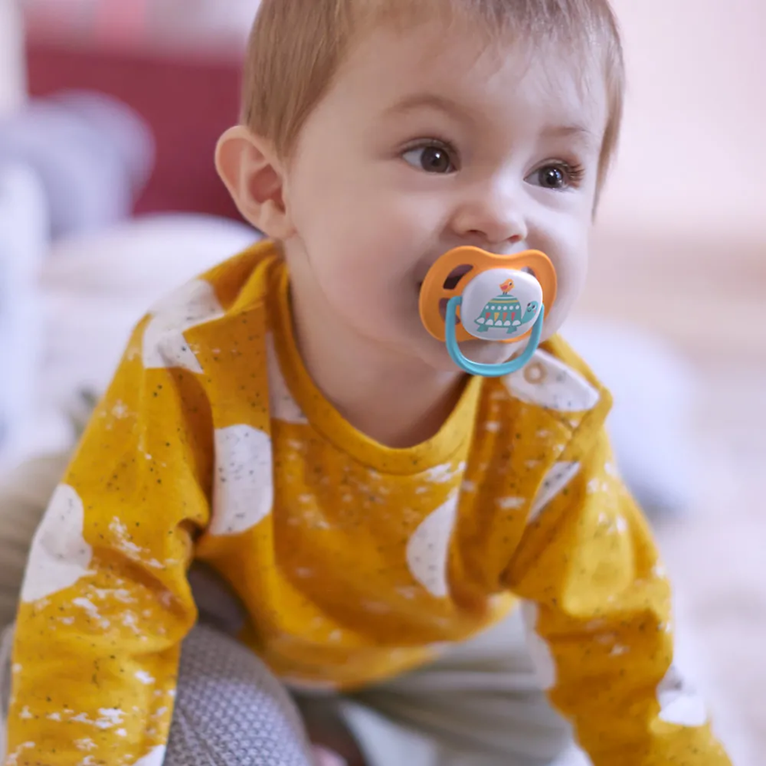 Philips AVENT SCF080/12 Комплект 2 Броя Ортодонтични Залъгалки Ultra Air Happy 0-6м+ с декорация Пингвин и Костенурка в Кутия за Стерилизиране