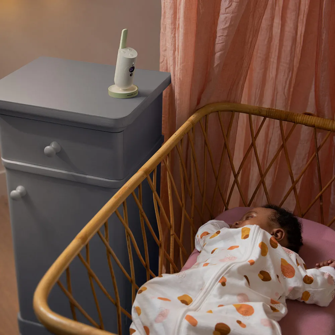 Philips Avent Full HD Камера за Видео връзка с Приложение и Температурен Сензор SCD643/26