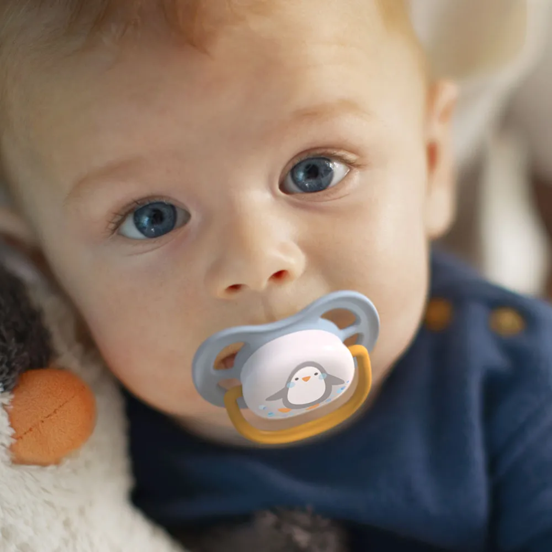Philips AVENT SCF080/05 Комплект 2 Броя Ортодонтични Залъгалки Ultra Air Animals 0-6м+ Декорация Слон и Пингвин в Кутия за Стерилизиране