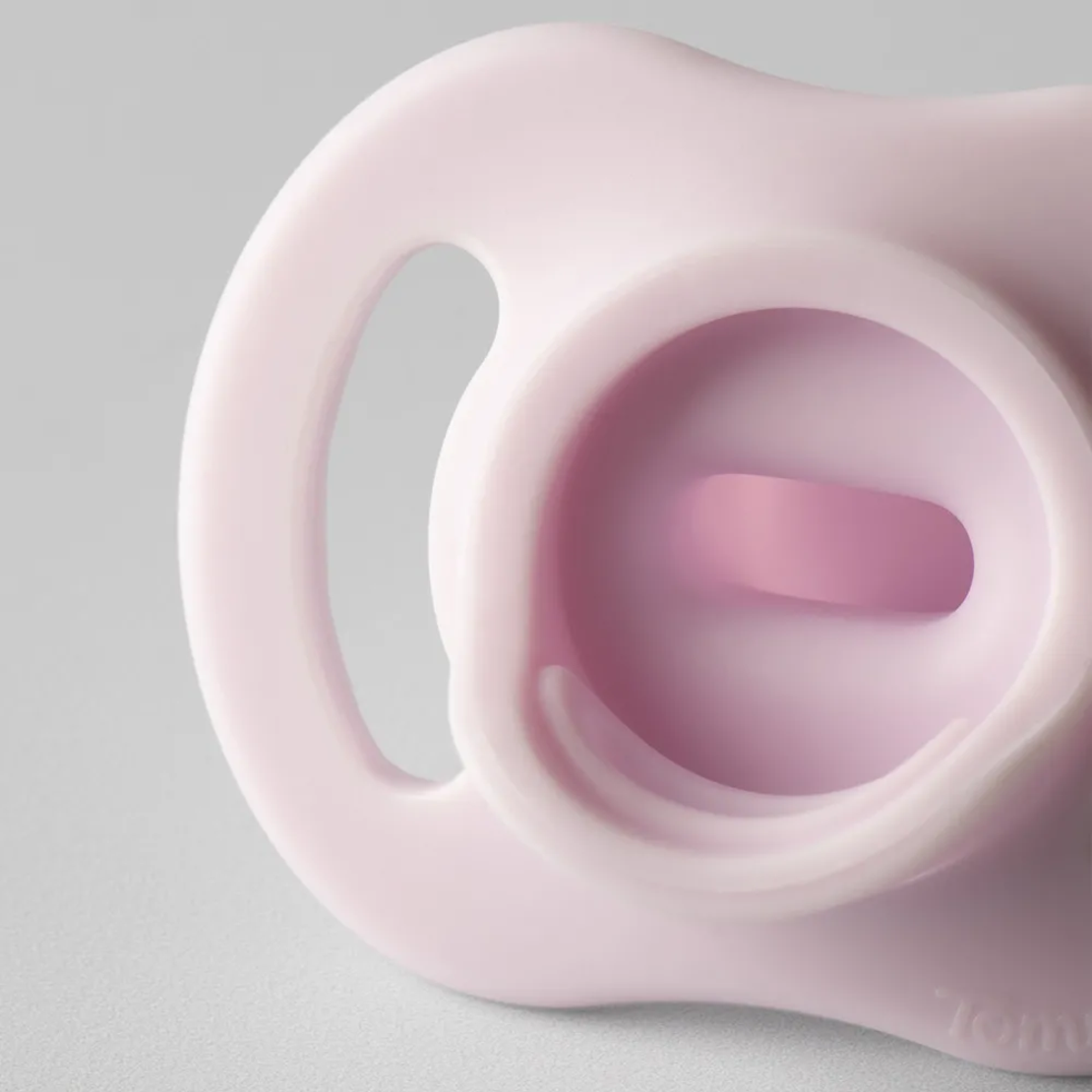 Tommee Tippee Ортодонтични Залъгалки Ultra Light Stay Put Силиконови от 0-6М+ 2 Броя Розов и Лилав Цвят