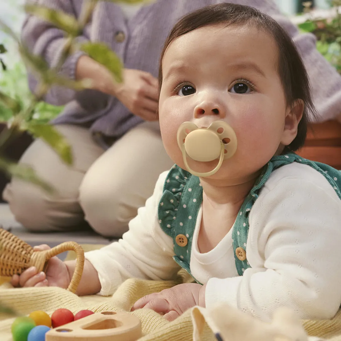 Philips AVENT SCF091/45 Комплект от 2 Броя Ортодонтични Силиконови Залъгалки Пастелни Цветове в Кутия за Стерилизиране