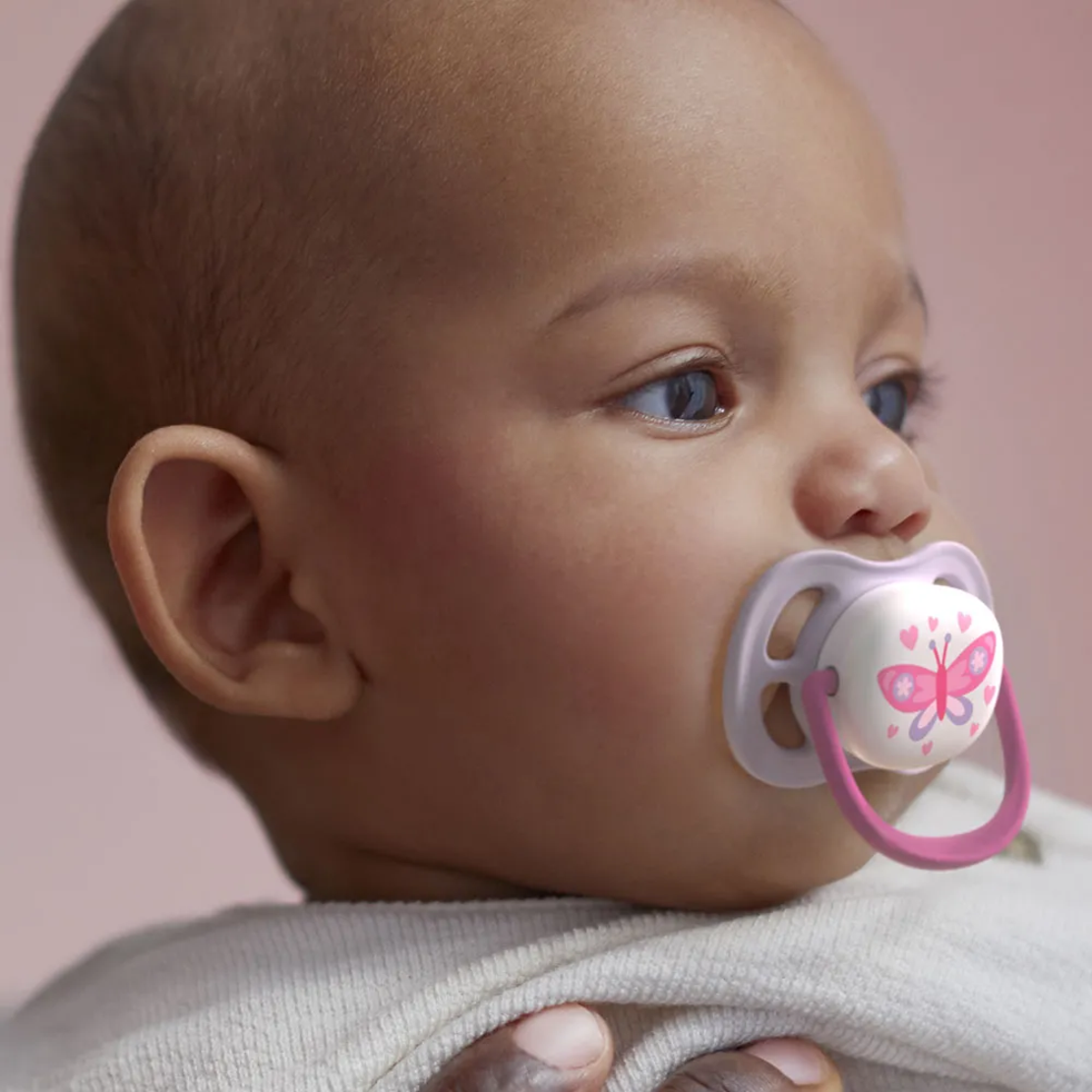 Philips AVENT SCF080/02 Комплект 2 Броя Ортодонтични Залъгалки Ultra Air Happy 0-6м+с Декорация Пеперуда и Надпис Love в Кутия за Стерилизиране