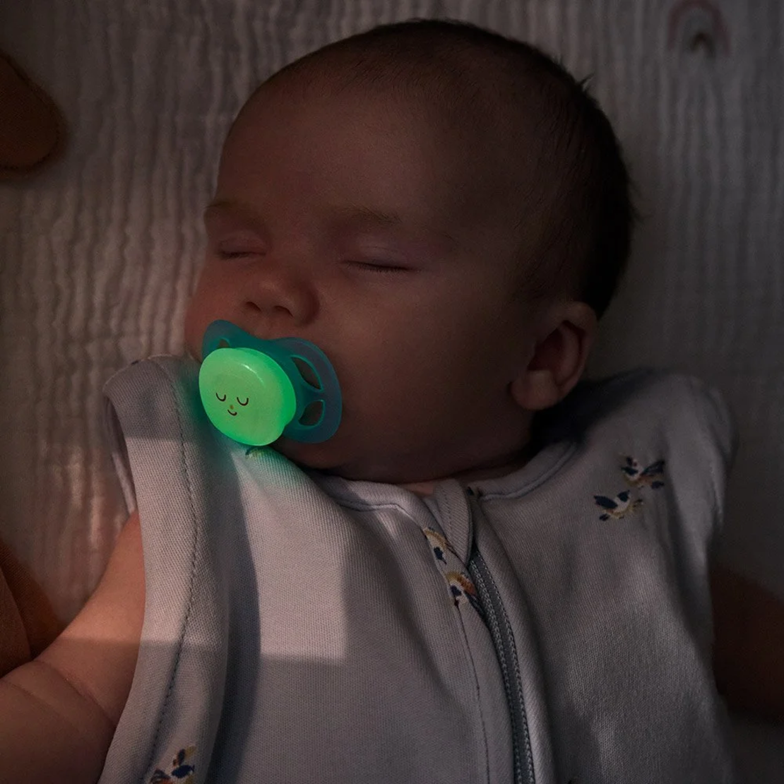 Philips AVENT SCF075/08 Комплект от 2 броя светещи в тъмното ортодонтични залъгалки за новородени Ultra Start Night 0-2м в синьо и зелено с декор Sleep в кутия за стерилизиране