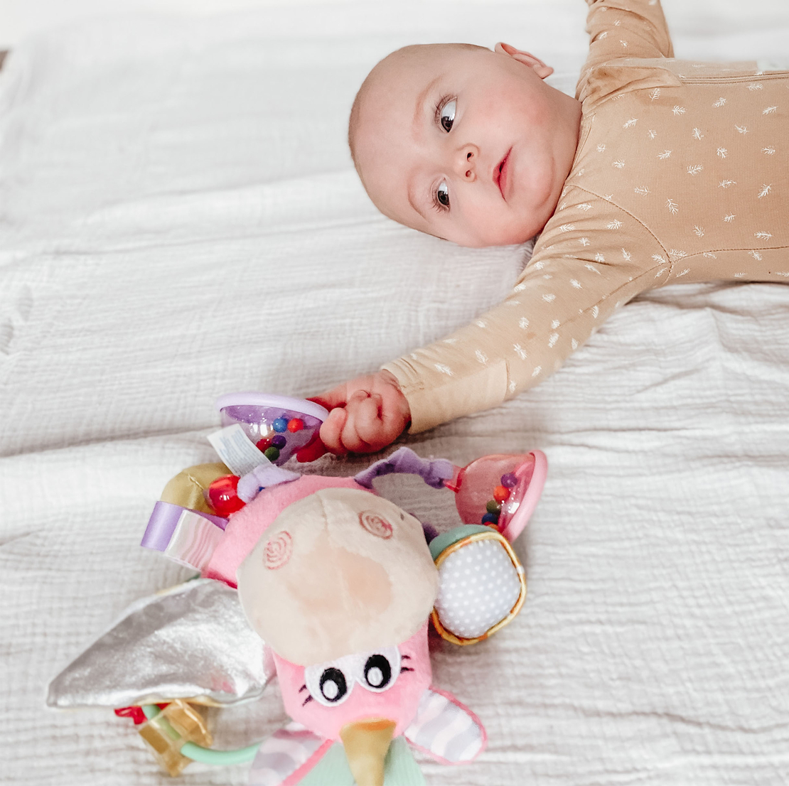 PLAYGRO ДРЪНКАЛКА КОНЧЕ ХОП ТРОП ЦВЯТ РОЗОВО 3М+