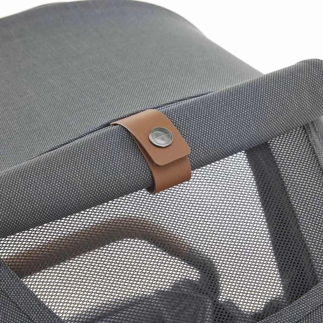 Mutsy NIO North Grey Модулна количка 2 в 1 комплект с черно шаси със седалка и кош за новородено