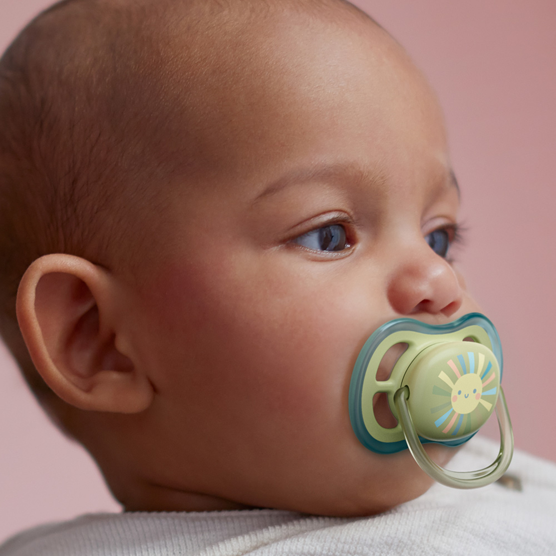 Philips AVENT SCD837/10 Natural Response Комплект за Бебе Шише за Хранене 125 мл с Биберон без Протичане Поток 2 от 0м+ и Залъгалка Ultra Air 0-6м