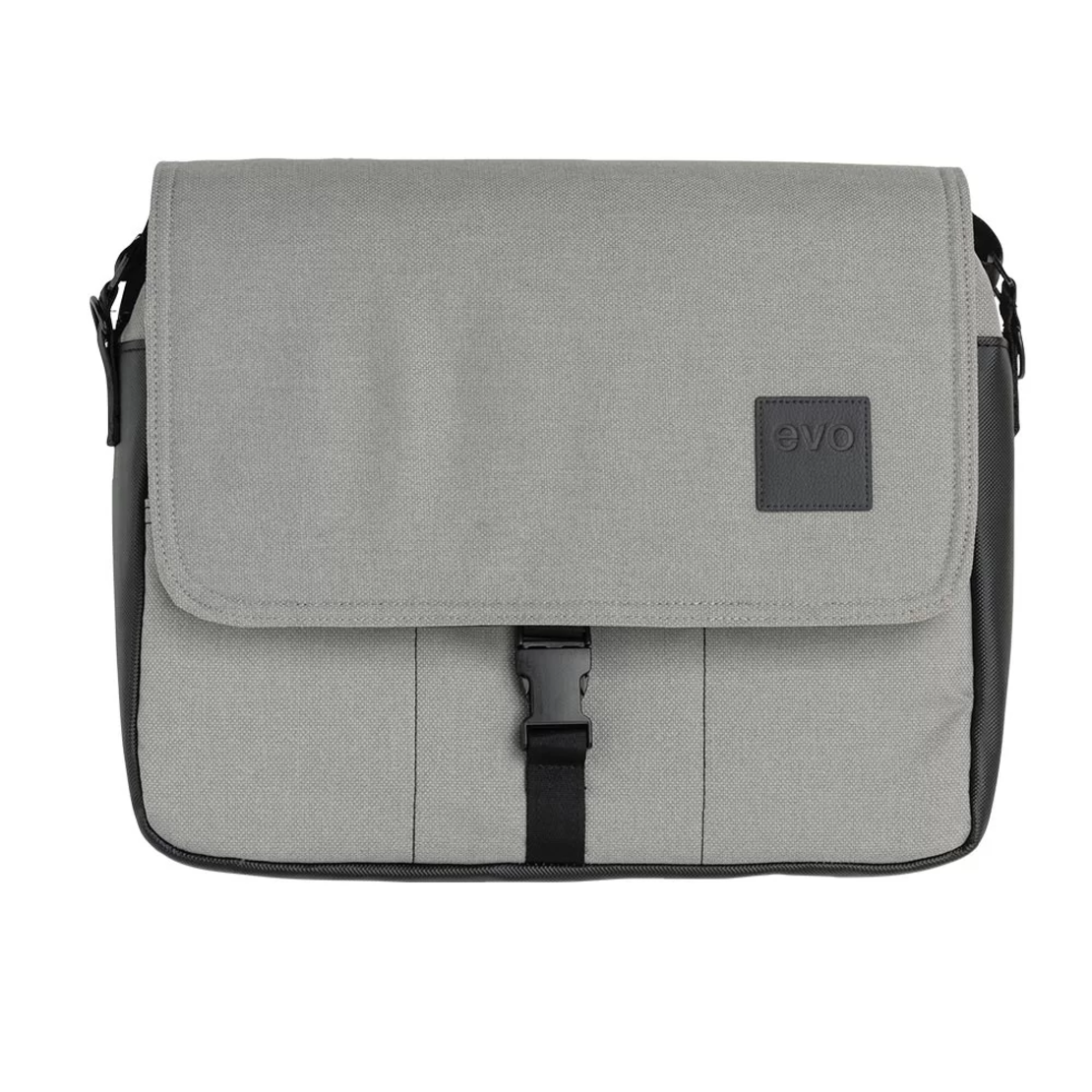 Mutsy EVO Чанта за детска количка с цвят Pebble Grey с регулируема дълга дръжка за поставяне на количката или носене на рамо включена подложка за преповиване