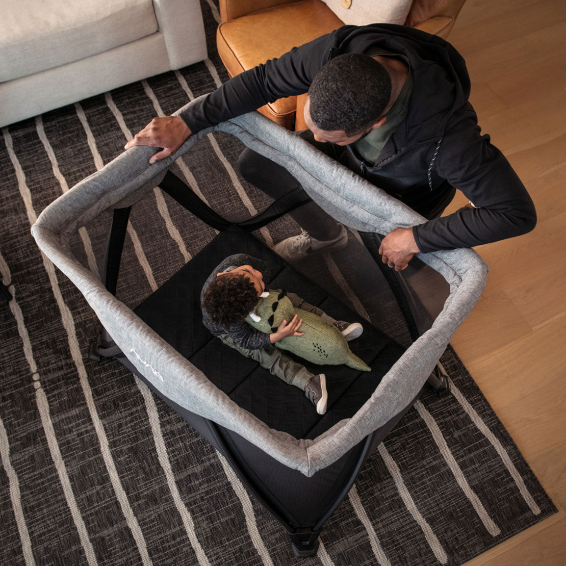 Nuna SENA Aire Charcoal Сгъваема Бебешка Кошарa