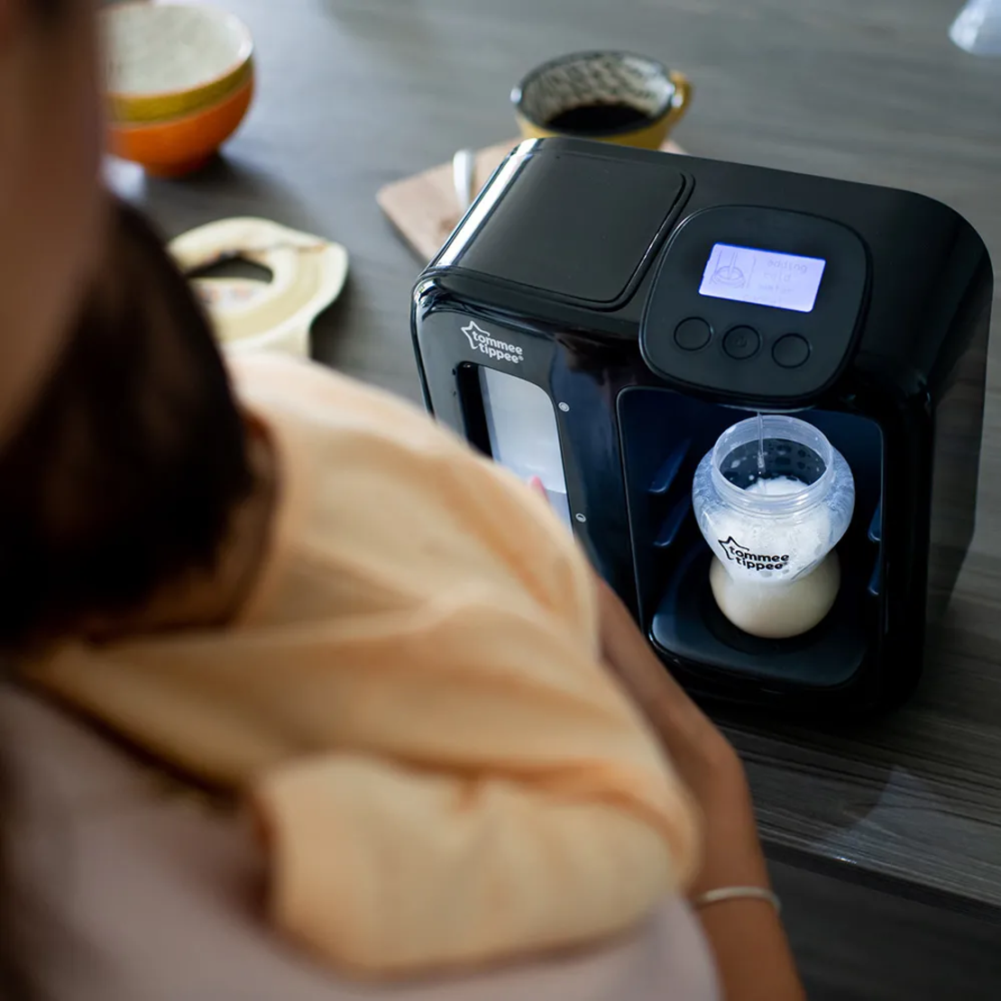 Tommee Tippee Perfect Prep Day & Night Уред за Приготвяне на Адаптирано Мляко с Дигитален Дисплей и Мека Нощна Светлина и Шише 125 мл 0м+