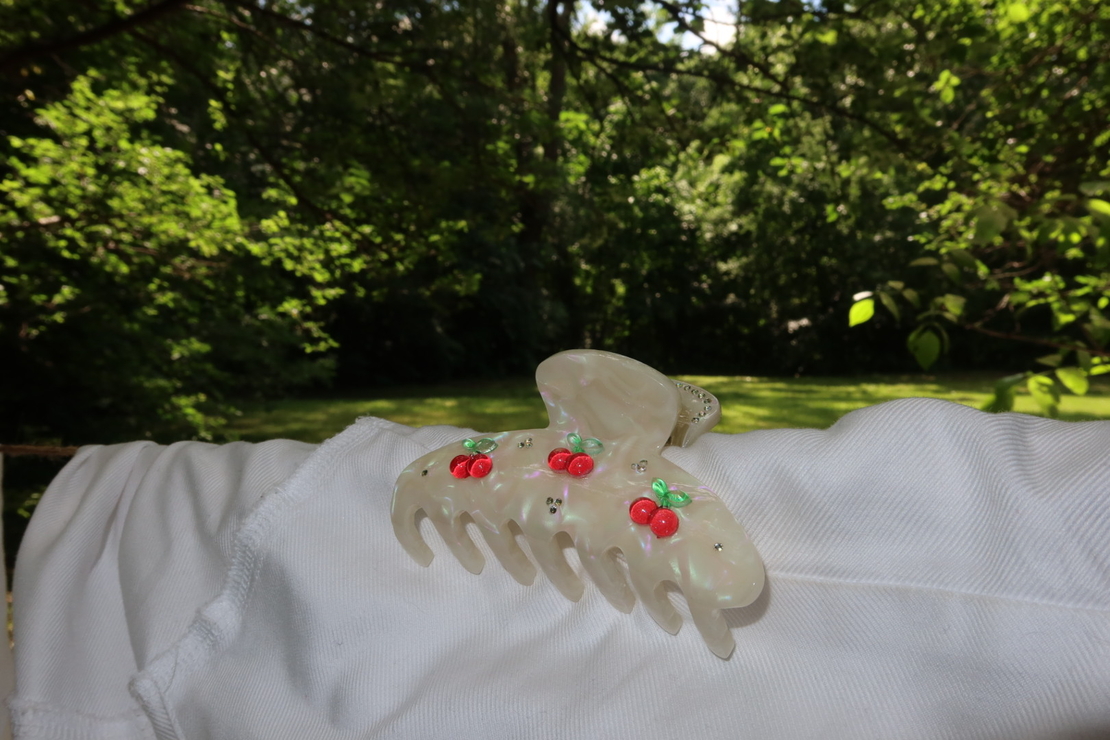CUSTOM BIG GLAZED CHERRY CRÉME CLIP