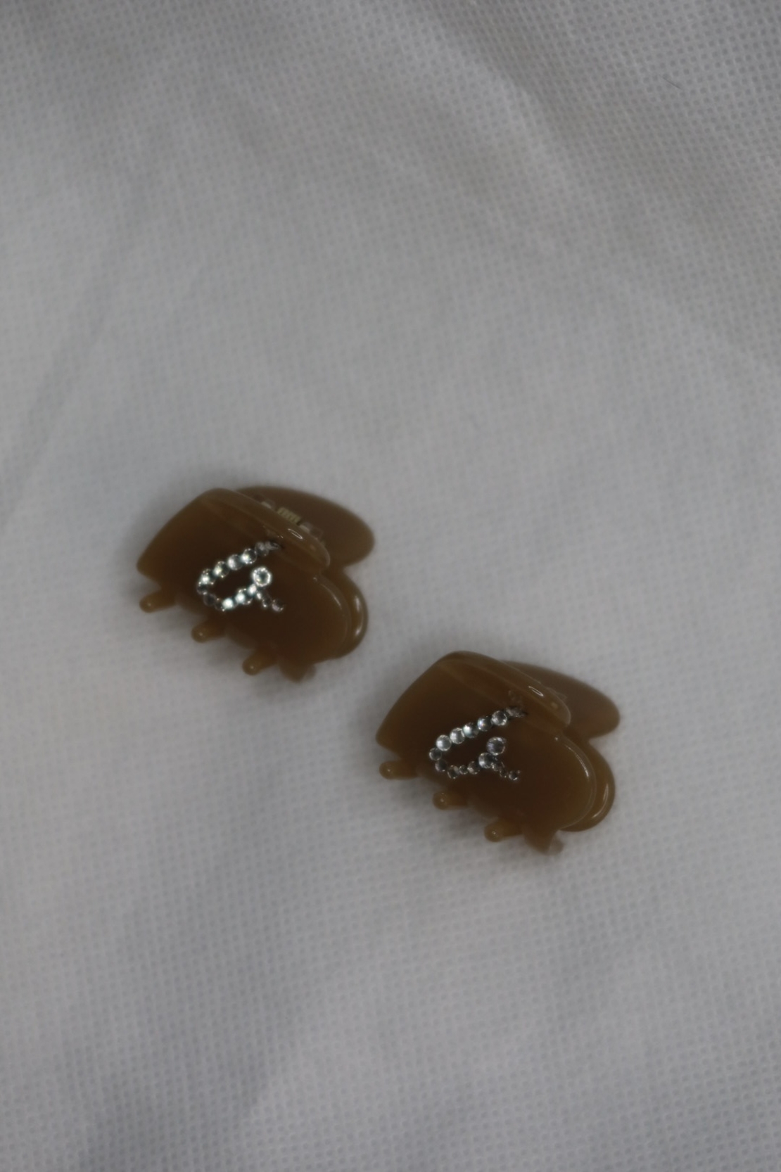 CUSTOM HEART MIDI CLIP SET IN SOFT BROWN