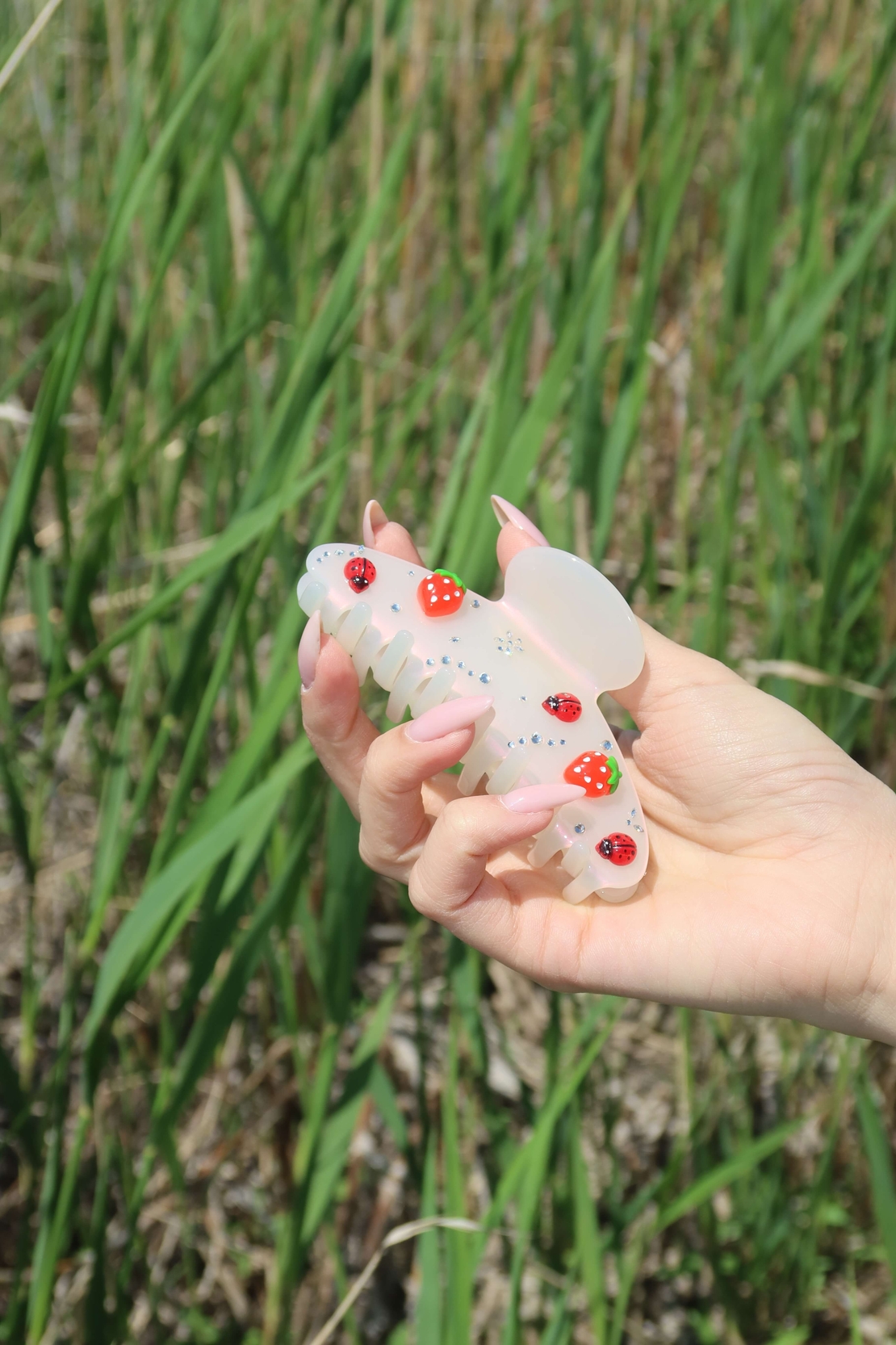 CUSTOM LARGE STRAWBERRY FIELDS CLIP