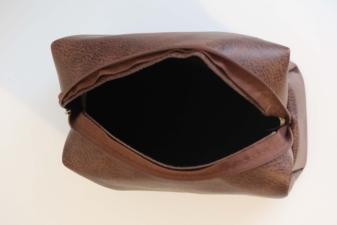 CUSTOM SMALL LEATHER TOILETRY BAG IN MADELINE