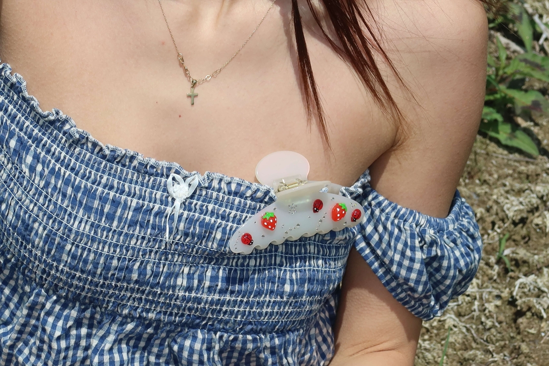 CUSTOM LARGE STRAWBERRY FIELDS CLIP