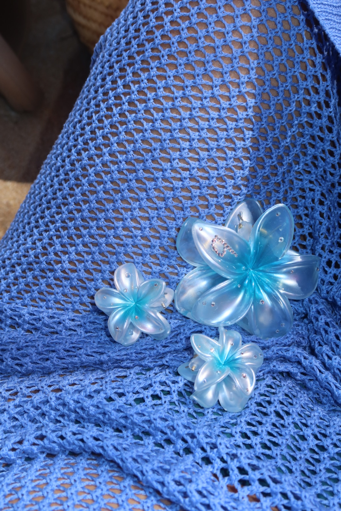 CUSTOM PLUMERIA CLIP set in BLEU PERLE