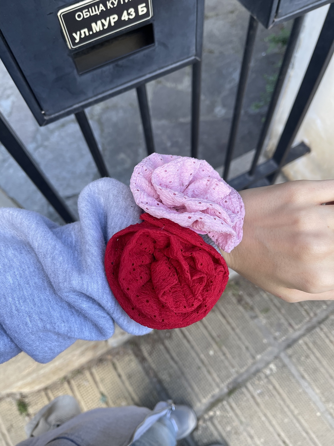 Rosette Scrunchie in CHERRY KISS
