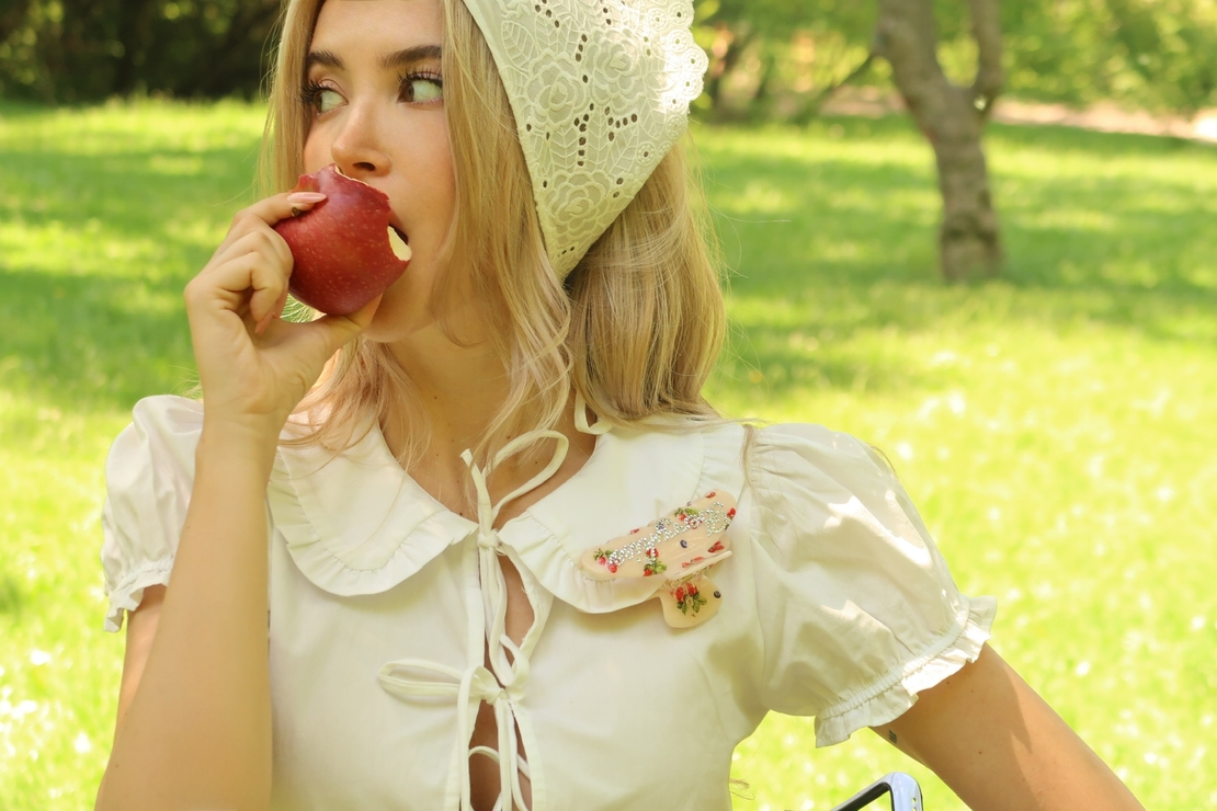 CUSTOM WILD BERRY MILK LARGE CLIP