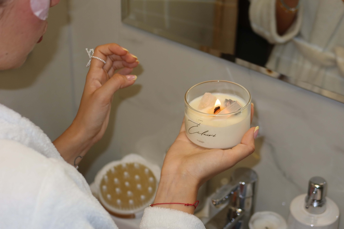 The CLARTÉ MYSTIQUÉ CRYSTAL candle