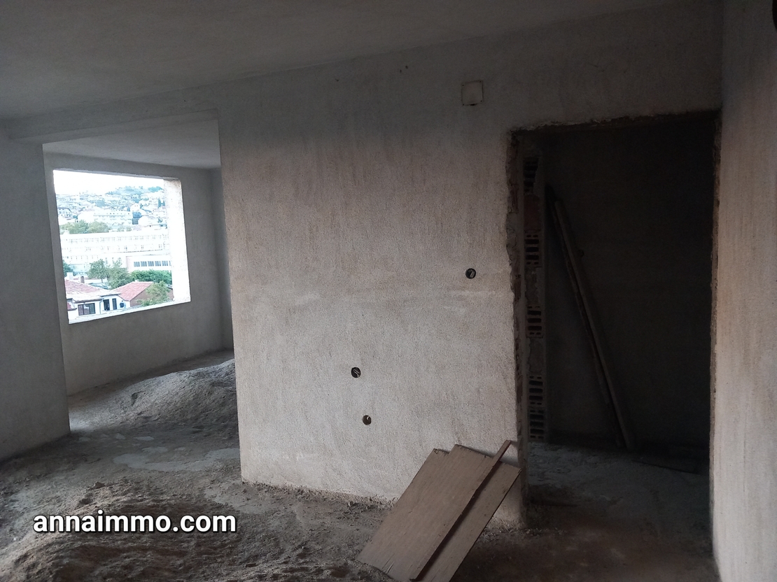 Етаж от Къща В ЦЕНТЪРА НА САНДАНСКИ 140КВ.М 680 ЕВРО НА КВ.М