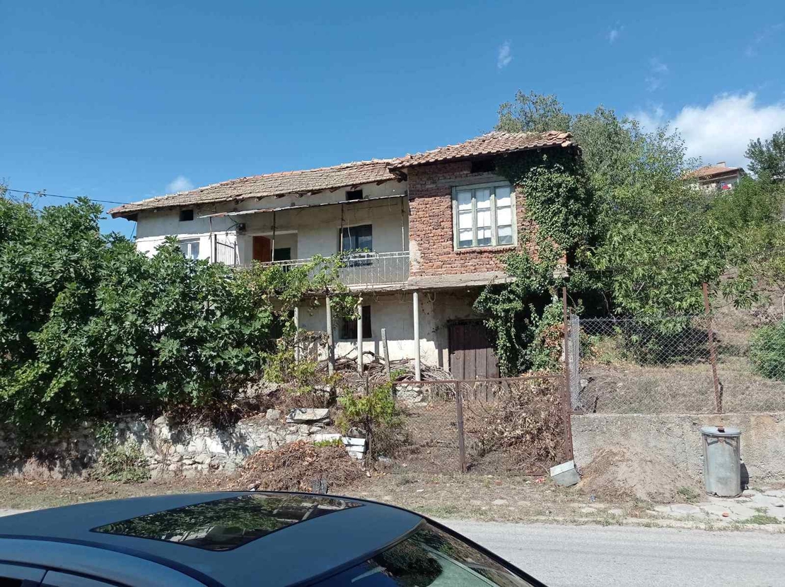 70000лв. Къща в село Струмяни на 2 етажа