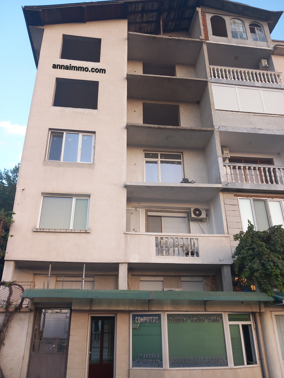 Етаж от Къща В ЦЕНТЪРА НА САНДАНСКИ 140КВ.М 680 ЕВРО НА КВ.М