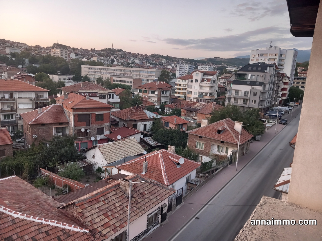 Етаж от Къща В ЦЕНТЪРА НА САНДАНСКИ 140КВ.М 680 ЕВРО НА КВ.М