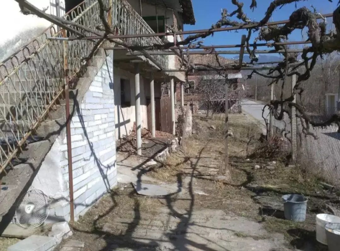 70000лв. Къща в село Струмяни на 2 етажа