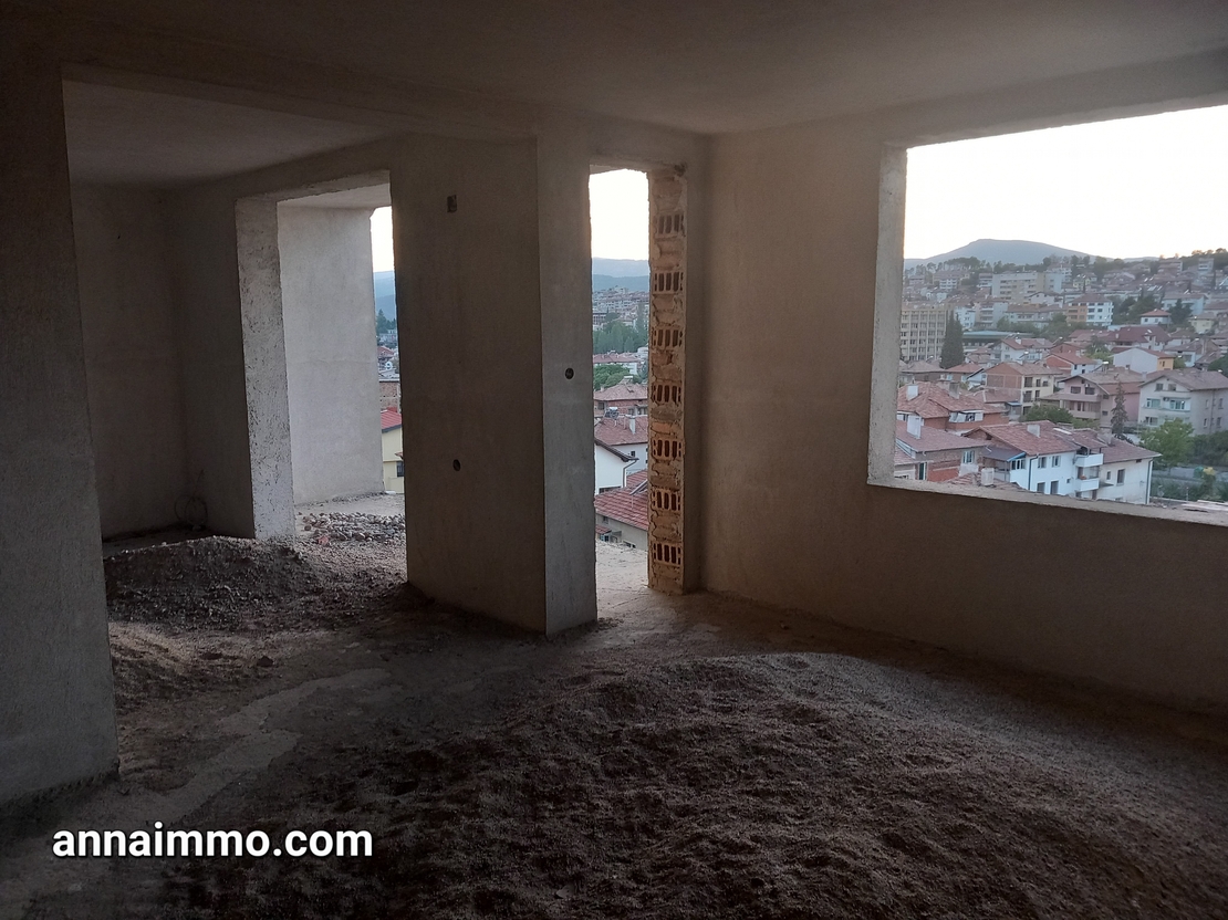 Етаж от Къща В ЦЕНТЪРА НА САНДАНСКИ 140КВ.М 680 ЕВРО НА КВ.М