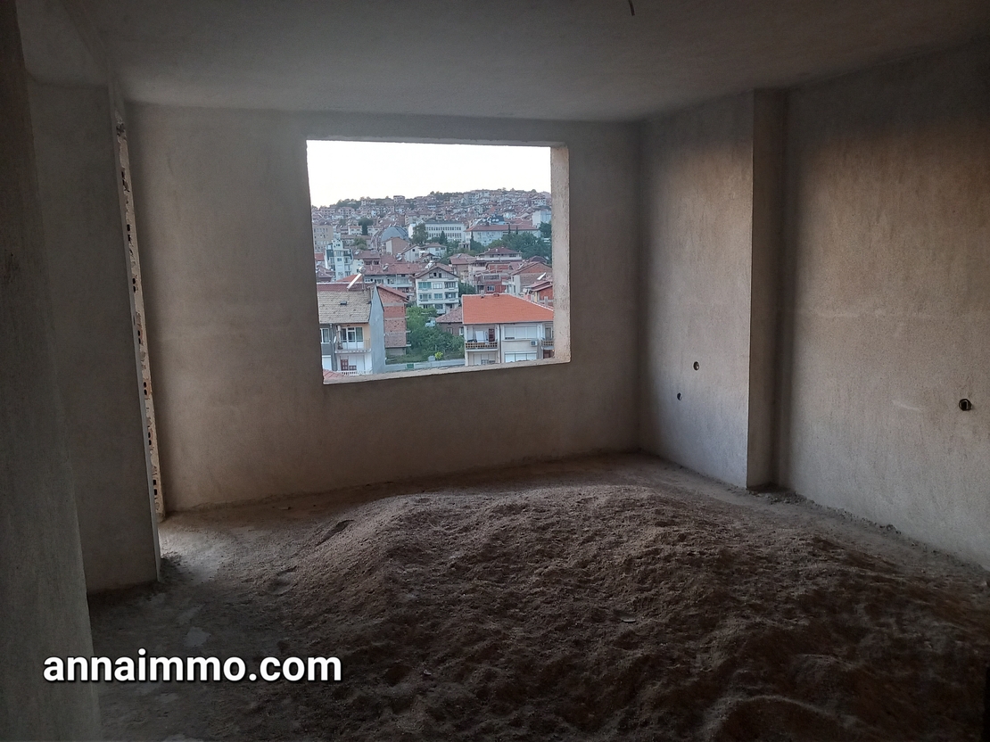 Етаж от Къща В ЦЕНТЪРА НА САНДАНСКИ 140КВ.М 680 ЕВРО НА КВ.М