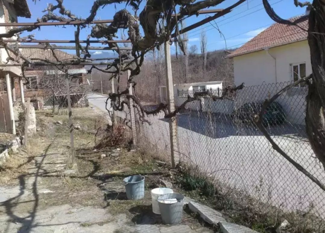 70000лв. Къща в село Струмяни на 2 етажа