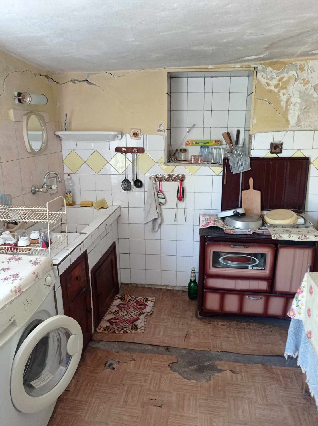 70000лв. Къща в село Струмяни на 2 етажа