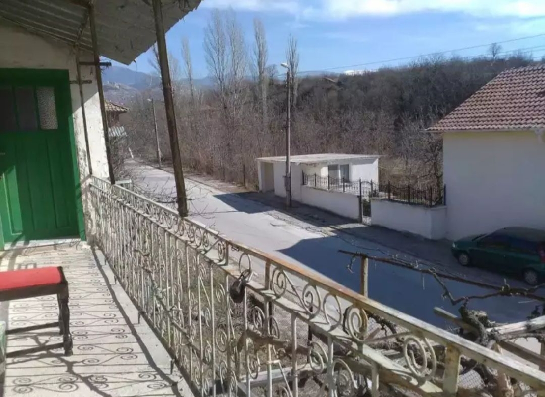 70000лв. Къща в село Струмяни на 2 етажа