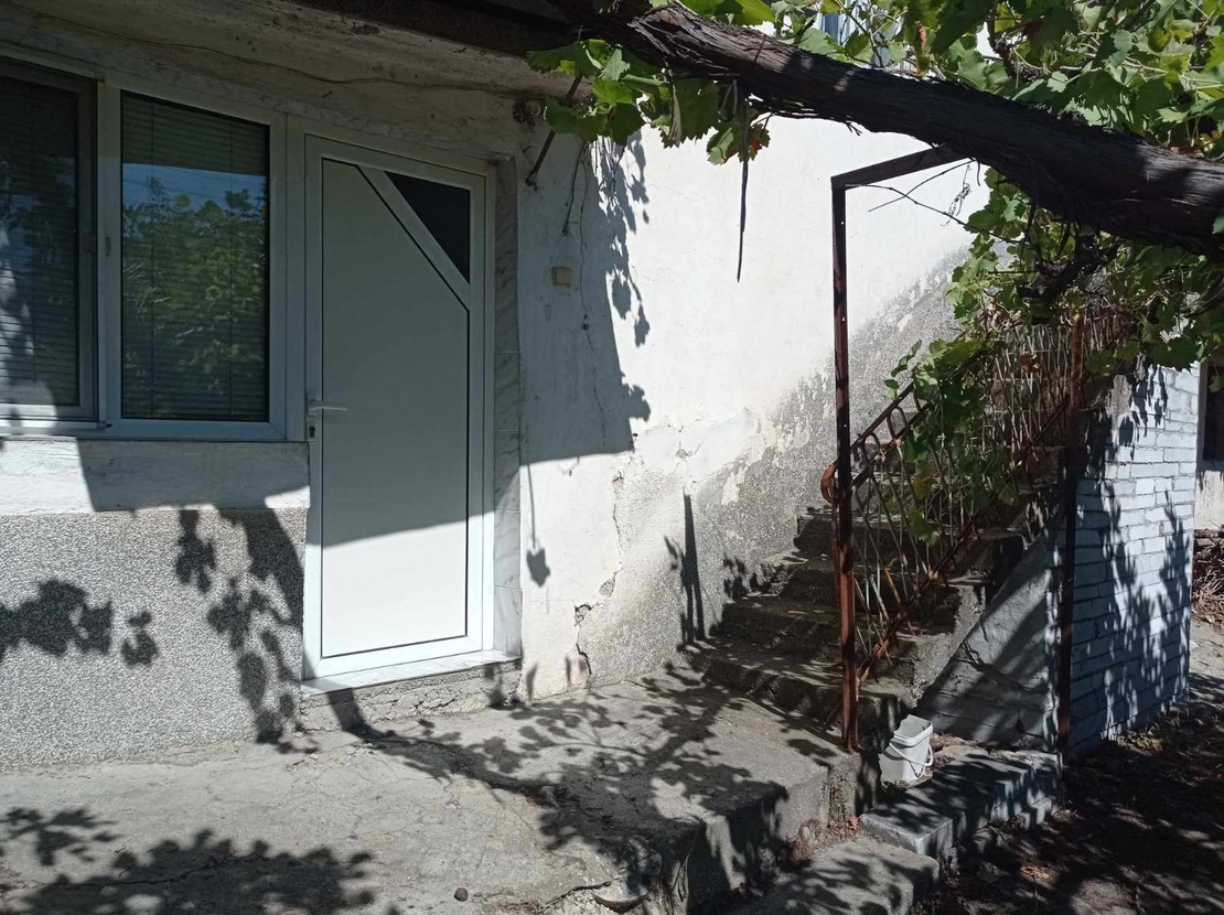 70000лв. Къща в село Струмяни на 2 етажа