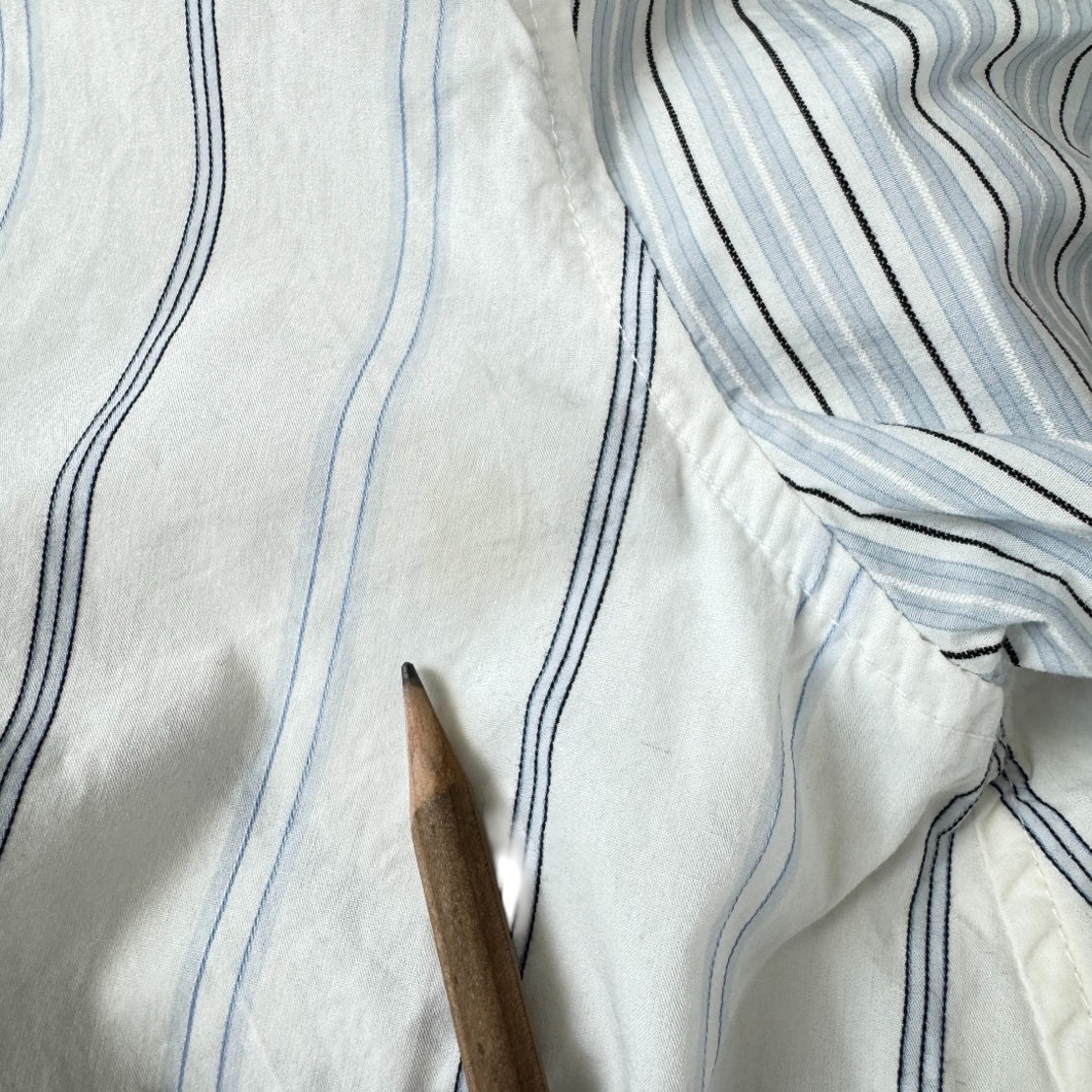 Ganni Striped обвиваща памучна риза (38)